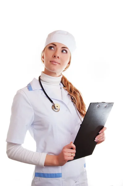 Женщина-врач со стетоскопом и бумагами — стоковое фото