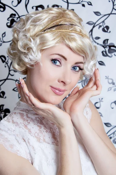 Blond kobieta w stylu retro — Zdjęcie stockowe