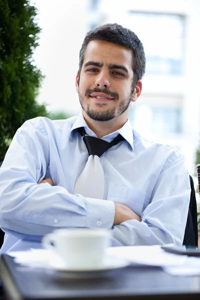 Giovane uomo d'affari in pausa caffè — Foto Stock