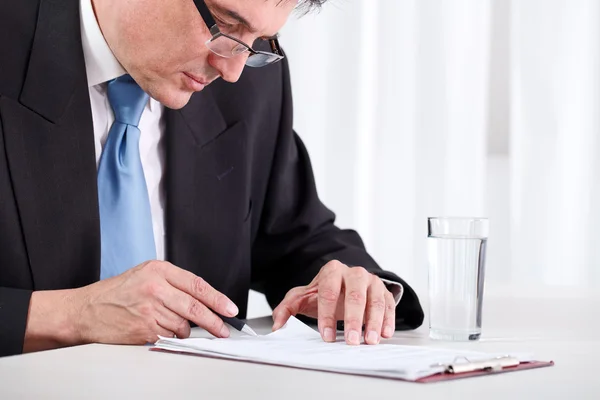 Senior businessman checking contract — Stock Photo, Image
