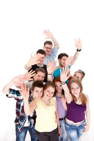 Grupp leende vänner vifta med armarna — Stockfoto
