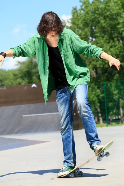 Acrobazie di skateboard — Foto Stock
