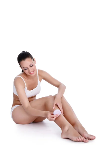 Mujer depilando sus piernas — Foto de Stock