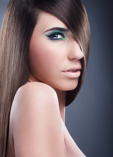 Μακιγιάζ, τέλεια μαλλιά σε μια σέξι γυναίκα — Φωτογραφία Αρχείου