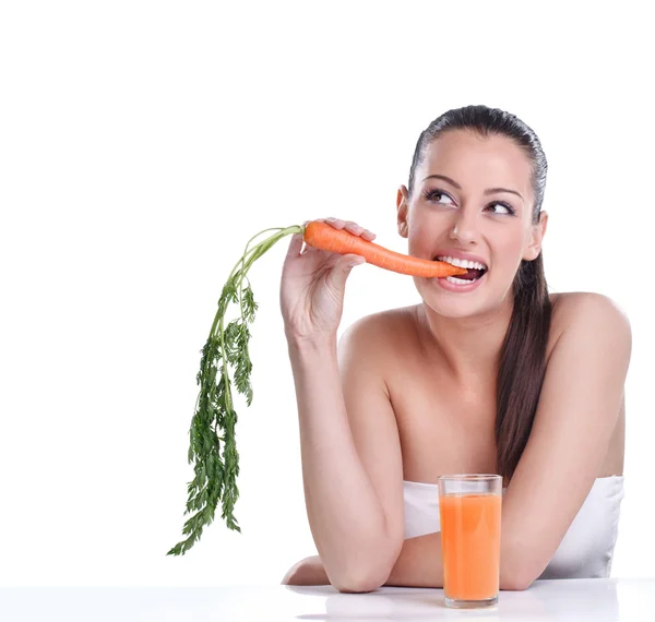 Donna con il succo di carote — Foto Stock