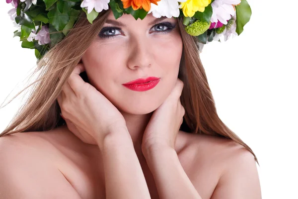 Krásná žena s květina ve vlasech — Stock fotografie