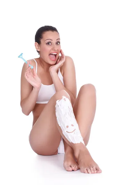 Vicces nő borotválkozás lábak — Stock Fotó