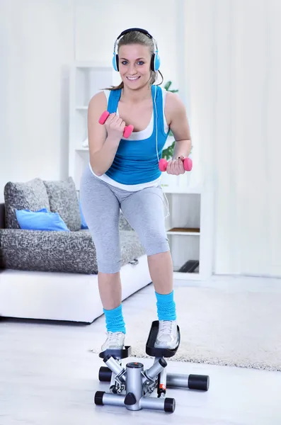 운동 건강 한 웃는 여자 — 스톡 사진
