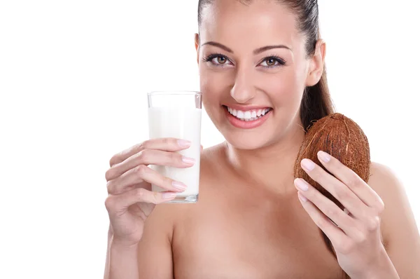 Menina com leite de coco — Fotografia de Stock