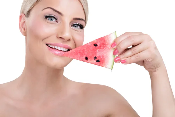 Lachende vrouw met stuk van watermeloen — Stockfoto