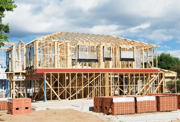 Yeni ev inşaatı çerçevesi — Stok fotoğraf