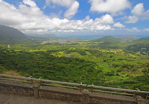 La costa ventosa di Oahu dal belvedere di Nuuanu Pali — Foto Stock