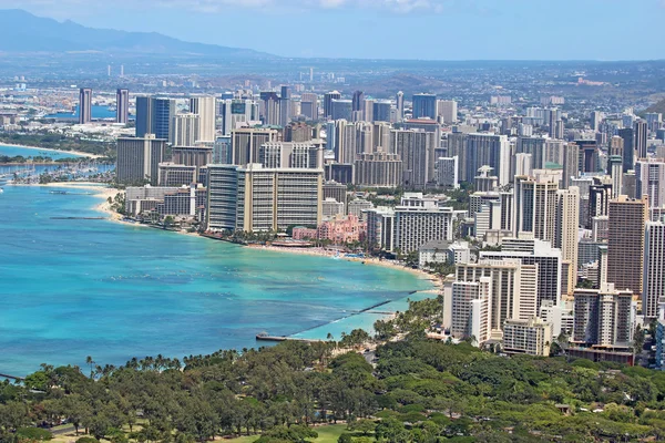 Skyline aéreo de Honolulu incluyendo los hoteles alrededor de Waikiki B —  Fotos de Stock
