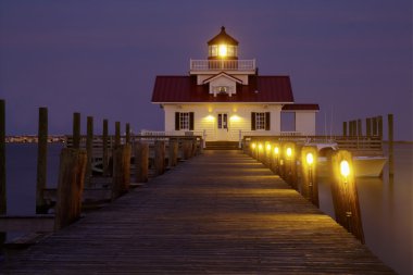 The Roanoke Marshes Lighthouse in Manteo, North Carolina, at dus clipart