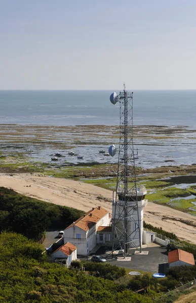 Antena de Telecom ao longo da costa atlântica — Fotografia de Stock