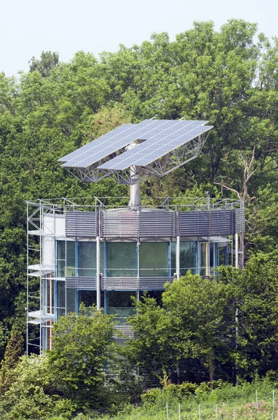 Солнечный дом во Фрайбурге — стоковое фото