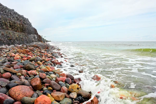 Камни на пляже — стоковое фото