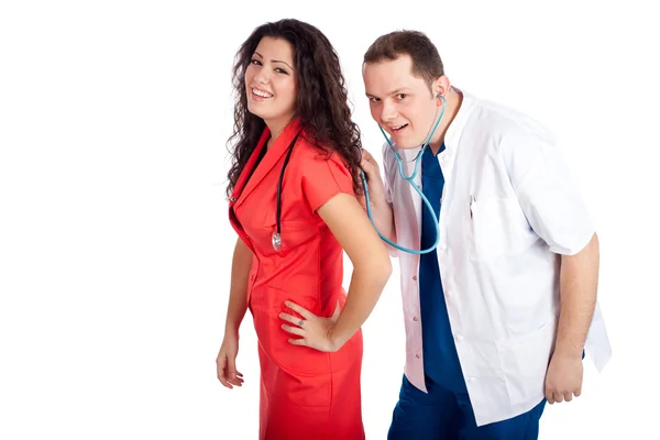 Twee artsen spelen met stethoscoop — Stockfoto