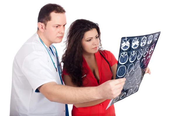 Médicos que interpretam a tomografia computadorizada (CT ) — Fotografia de Stock