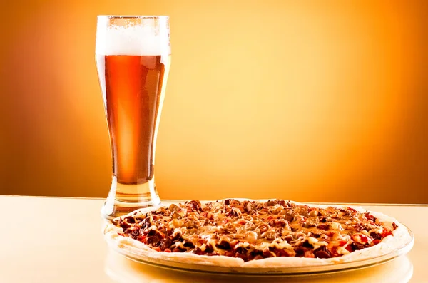 Single glass of beer and pizza over yellow background — Stock Photo, Image