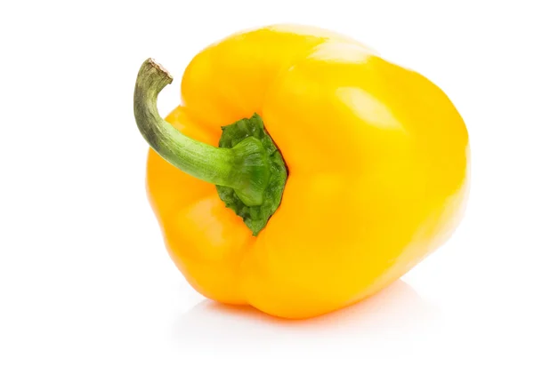 Gelbe Paprica auf weißem Hintergrund — Stockfoto