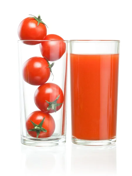 Kirschtomaten im Glas und Tomatensaft — Stockfoto