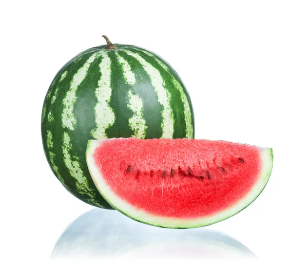 Vattenmelon och skiva isolerad på en vit bakgrund — Stockfoto