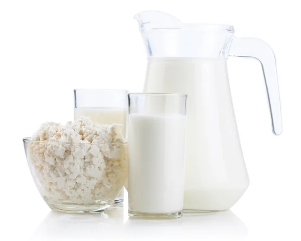 Cup serving of Cottage Cheese, two glasses and Jug of fresh milk — Stock Photo, Image