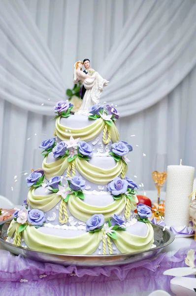 Vrstvený svatební dort — Stock fotografie