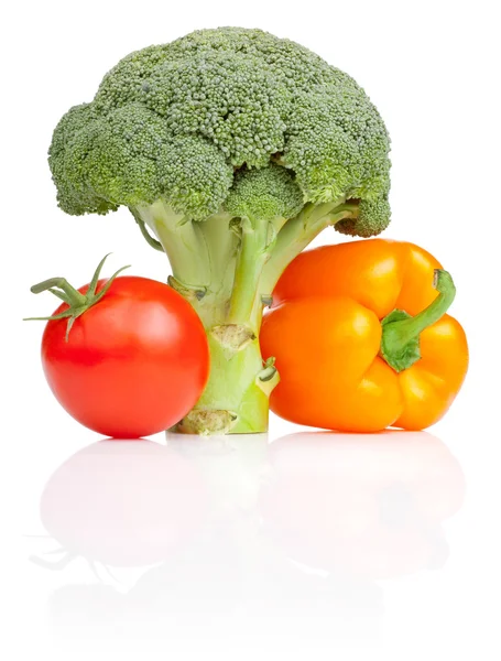 Σύνολο φρέσκα λαχανικά: μπρόκολο, ντομάτα και κίτρινη πιπεριά — Φωτογραφία Αρχείου