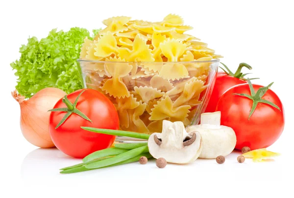 Італійська паста з томатним, свіжі зеленої цибулі, салат і champign — стокове фото