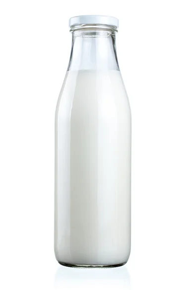 Бутылка свежего молока на белом фоне — стоковое фото