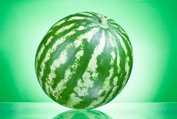 Single whole watermelon on a green background — Stock Photo, Image