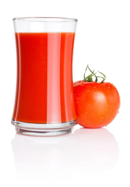 Kieliszek soku świeżych pomidorów i pomidory z iso kropelki wody — Zdjęcie stockowe
