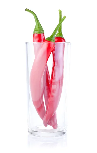 Tre Red Hot Pepper nel bicchiere isolato su fondo bianco — Foto Stock