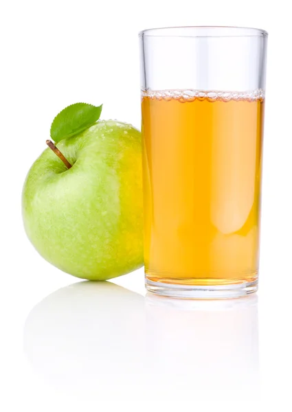 Copo de suco de maçã, maçãs verdes com folhas e gotas de wate — Fotografia de Stock