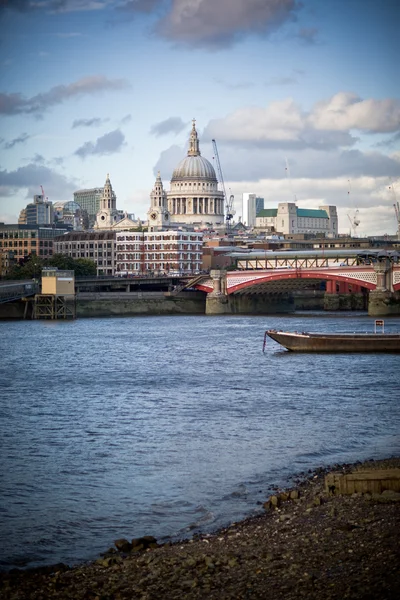 Thames embankment — Stock Photo, Image