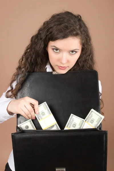 O tânără femeie de afaceri cu bani — Fotografie, imagine de stoc