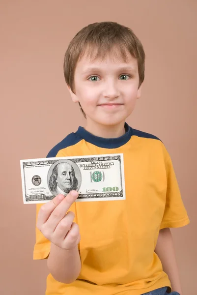 Menino mostrando dinheiro — Fotografia de Stock