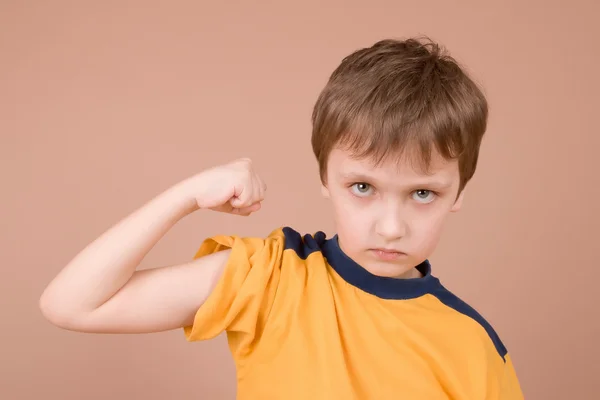 Young boy showing off his musculs — Stock Photo, Image