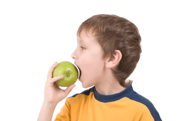 Jeune garçon mangeant des pommes — Photo