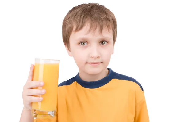 Ung pojke med apelsinjuice — Stockfoto
