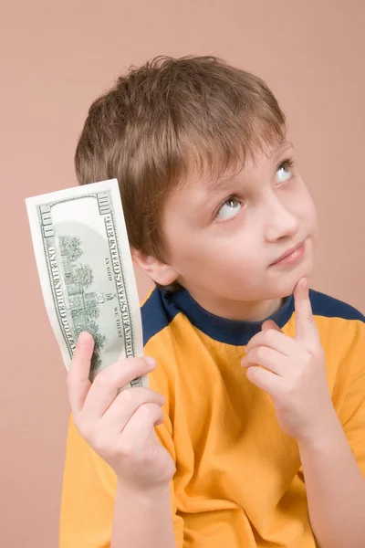 Νεαρό αγόρι δείχνει χρήματα — Φωτογραφία Αρχείου