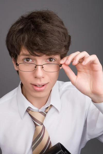 Молодий бізнесмен в окулярах — стокове фото
