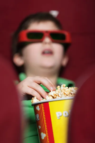 A boy eating popcorn — Stock Photo, Image