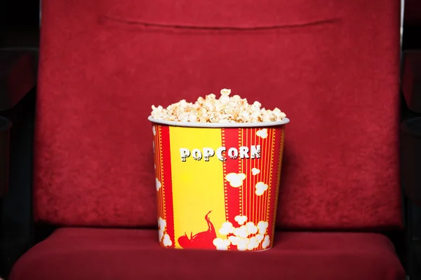 Låda med popcorn — Stockfoto