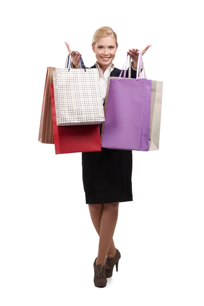Empresária em um terno preto segurando sacos de compras — Fotografia de Stock