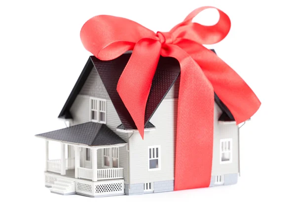 House architectural model with red bow — Stock Photo, Image