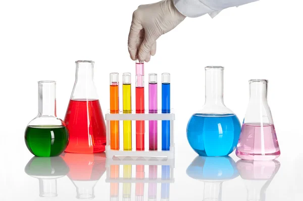 Kimyasal şişeler ve test tüpleri — Stok fotoğraf