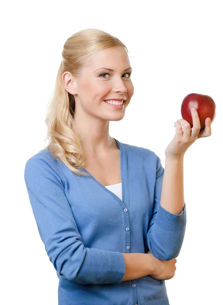 Χαμογελώντας ελκυστική γυναίκα που κρατά κόκκινο μήλο — Φωτογραφία Αρχείου